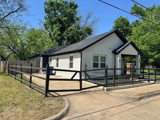 property at 2707 Cross St