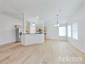 2205 Highland Hills Dr in Conroe, TX - Foto de edificio - Building Photo