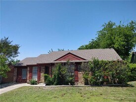 825 Annapolis Dr in Arlington, TX - Building Photo