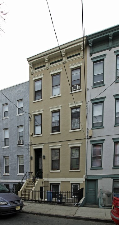 330 Park Ave in Hoboken, NJ - Building Photo