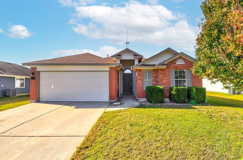 111 Bayliss St in Hutto, TX - Building Photo
