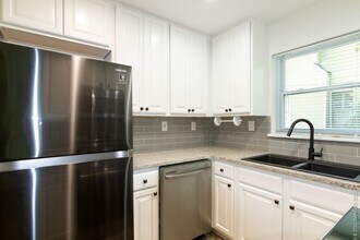 545 Oakview Rd, Unit 1 in Decatur, GA - Building Photo - Building Photo