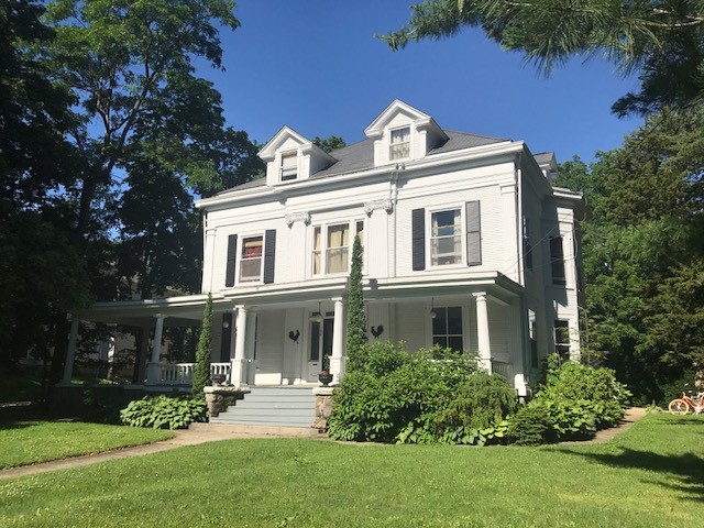 Hayward & Jackson Street Apartments in Woodstock, IL - Building Photo