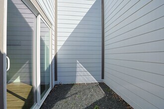 2214 Holly Knoll St in Houston, TX - Building Photo - Building Photo