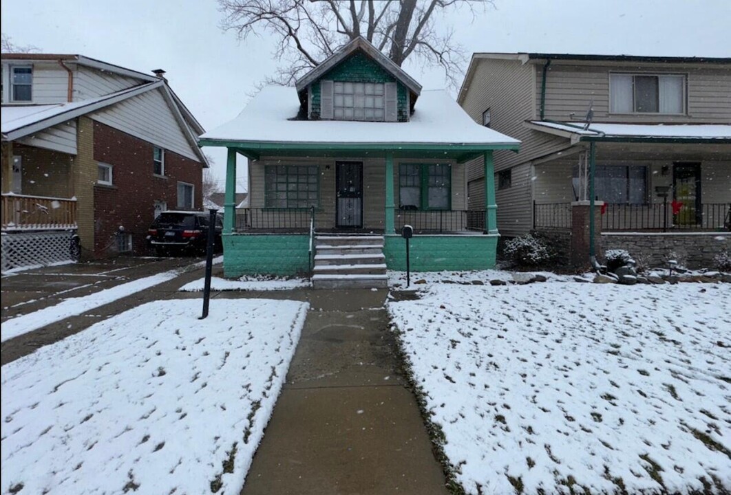 18191 Russell in Highland Park, MI - Building Photo