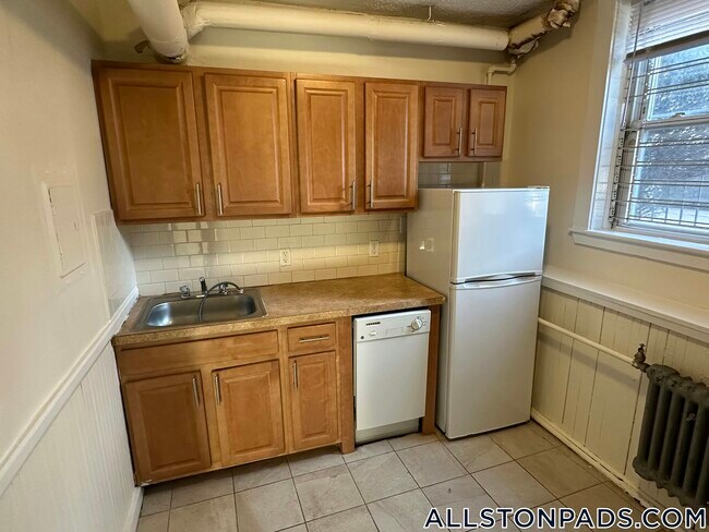 524 Cambridge St, Unit 1 in Boston, MA - Building Photo - Building Photo