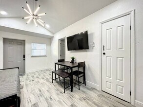 2008 E Grant Ave in Orlando, FL - Building Photo - Building Photo