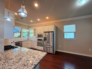 2021 Simond Ave in Austin, TX - Building Photo - Building Photo