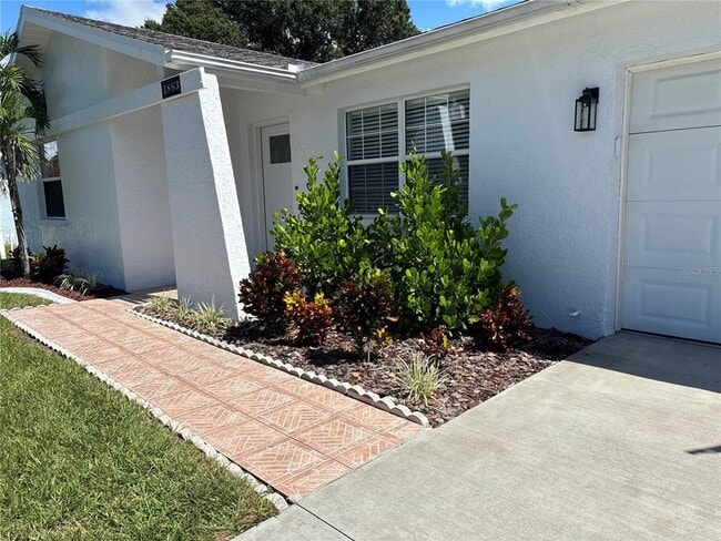 1863 Oak St N in Clearwater, FL - Building Photo - Building Photo