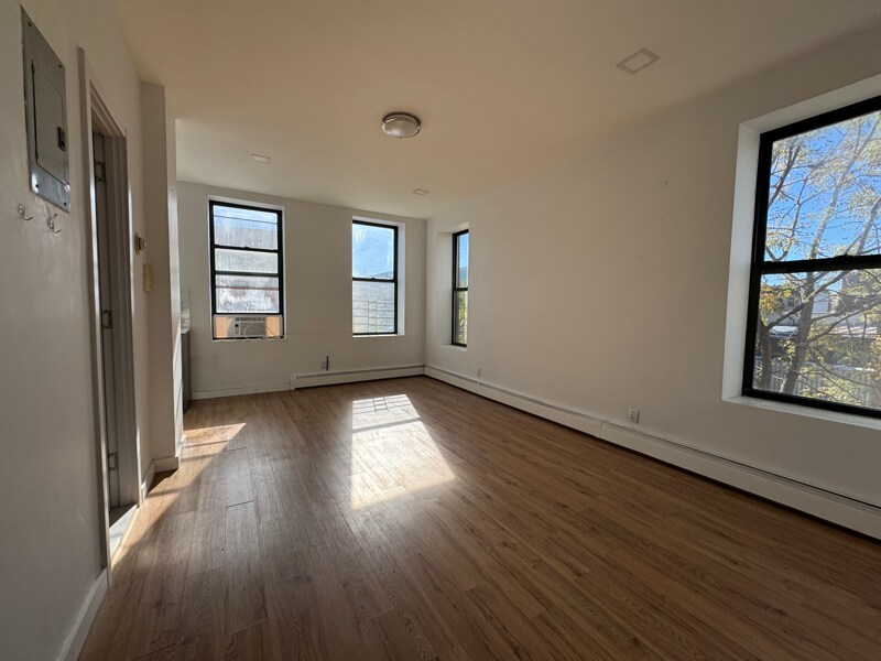 5121 2nd Ave in Brooklyn, NY - Building Photo
