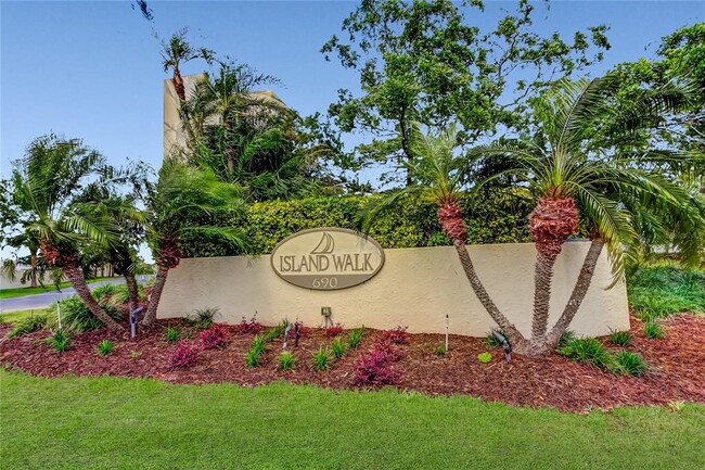 690 Island Way in Clearwater, FL - Building Photo - Building Photo