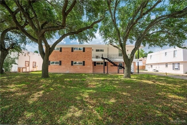 1107 Shasta Ave W, Unit 2 in McAllen, TX - Building Photo - Building Photo