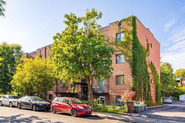 Coopérative d’habitation le petit village in Montréal, QC - Building Photo - Primary Photo