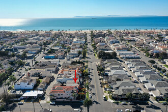 426 12th St in Huntington Beach, CA - Foto de edificio - Building Photo