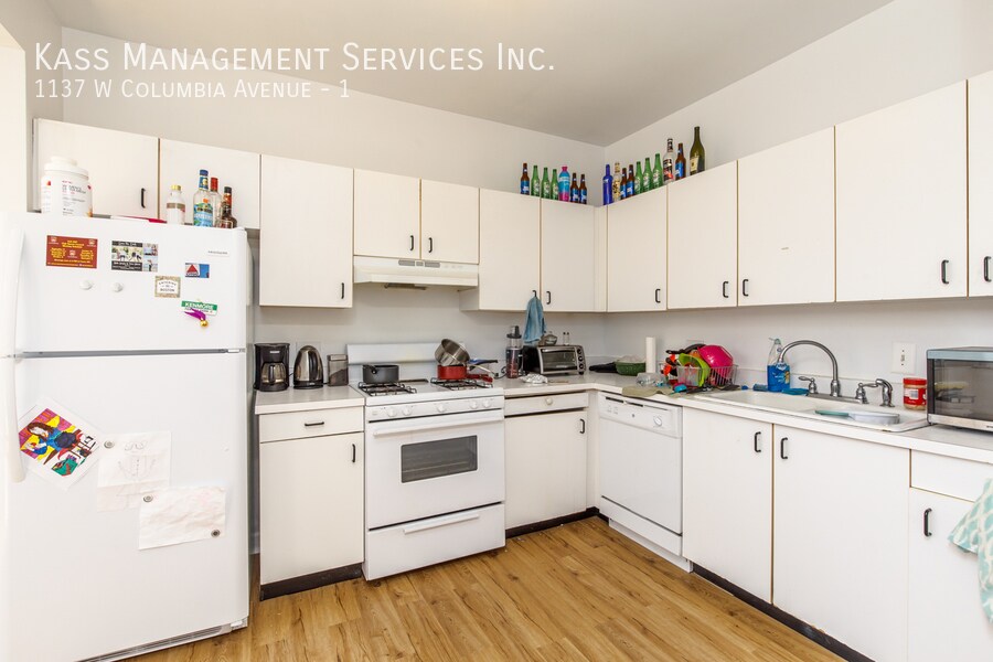 1137 W Columbia Ave in Chicago, IL - Building Photo