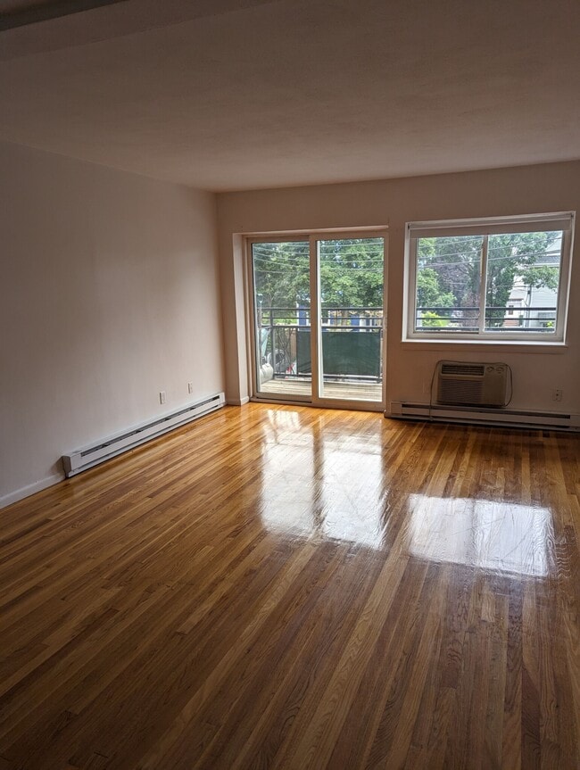 525 Highland Ave, Unit 11 in Malden, MA - Foto de edificio - Building Photo