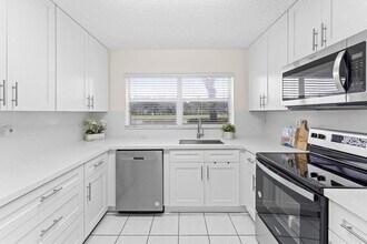 17137 SW 13th St in Pembroke Pines, FL - Building Photo - Building Photo
