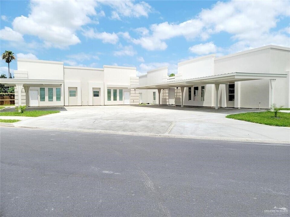 3701 Bella Costa Dr-Unit -3 in Weslaco, TX - Building Photo