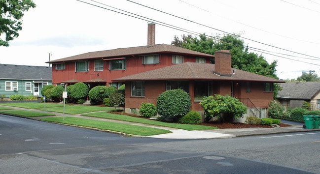 4609 NE Hoyt in Portland, OR - Building Photo - Building Photo