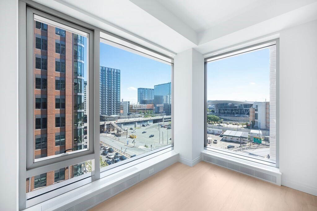 135 Seaport Blvd in Boston, MA - Building Photo