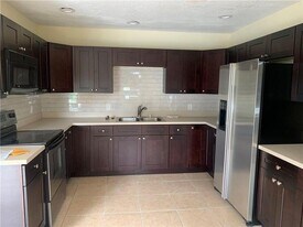2701 NW 21st St in Fort Lauderdale, FL - Building Photo