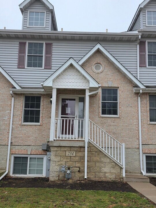 234 W Kyra Ln in Cortland, IL - Building Photo