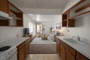 1311 W 3rd St, Unit 6 in Chico, CA - Building Photo