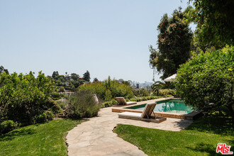 2010 La Brea Terrace in Los Angeles, CA - Building Photo - Building Photo