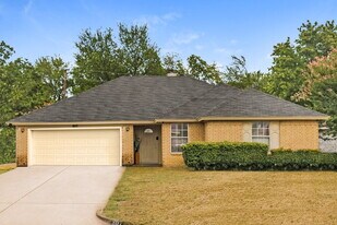 807 Young Dr in Cedar Hill, TX - Building Photo