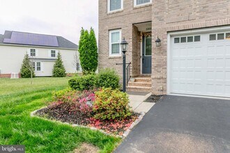 22800 Bubbling Brook Dr in Brambleton, VA - Building Photo - Building Photo