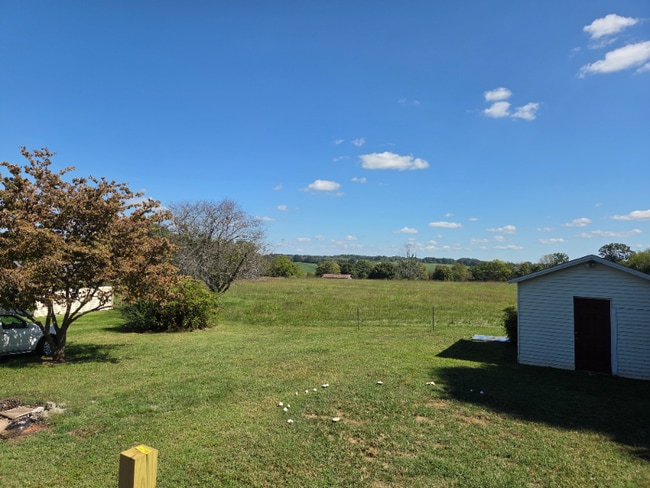 3 miles from square off Byp in Franklin, KY - Building Photo - Building Photo