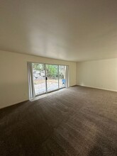 Alpha Phase Apartments in Seattle, WA - Building Photo - Interior Photo