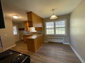 9 Edwards Rd in Portland, CT - Foto de edificio - Building Photo