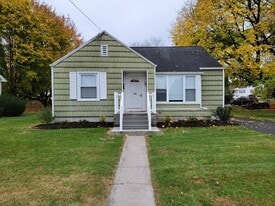 100 E Elm St in Lebanon, PA - Building Photo