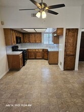 1673 E Eastbrook Ave in Tulare, CA - Building Photo - Building Photo