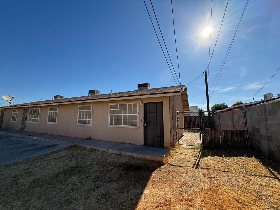 255 E 23rd St in Yuma, AZ - Building Photo