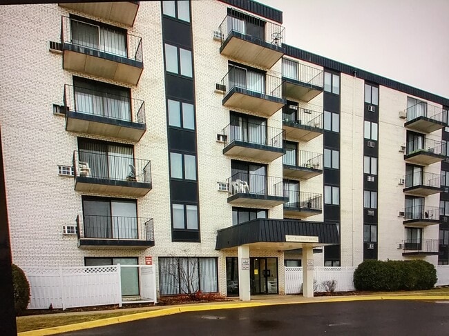 property at 9737 N Fox Glen Dr