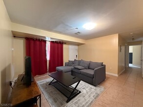 86 Hawthorne Ave in Newark, NJ - Building Photo - Building Photo