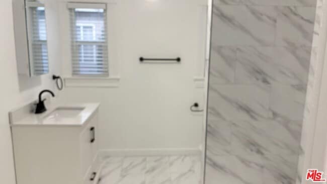 120 S Catalina St in Los Angeles, CA - Building Photo - Building Photo