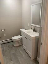 1744 Farmington Ave, Unit Apt 1 in Unionville, CT - Building Photo - Building Photo