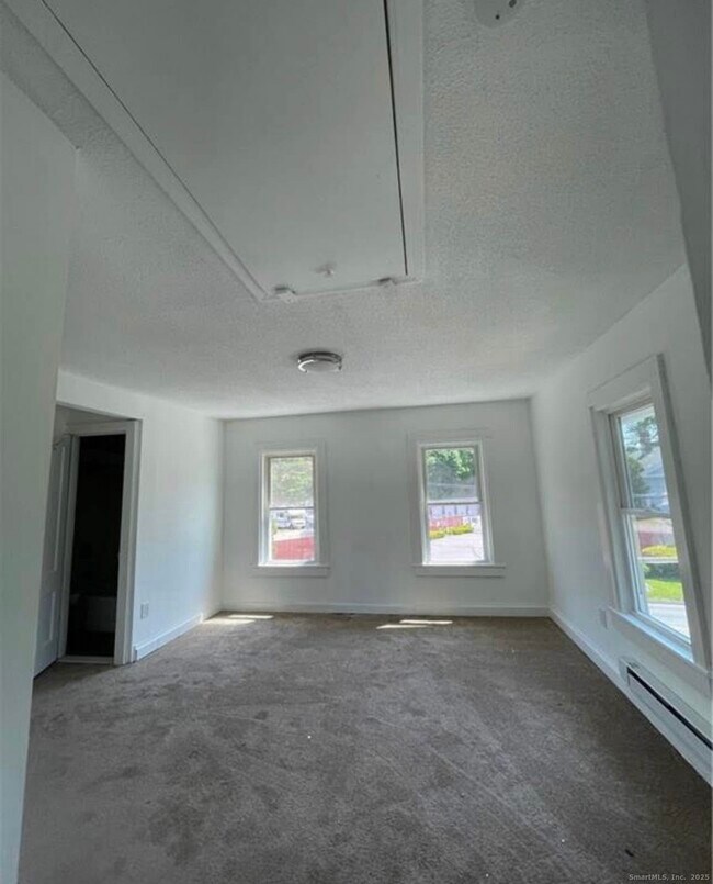 32 Neumann St in Naugatuck, CT - Building Photo - Building Photo