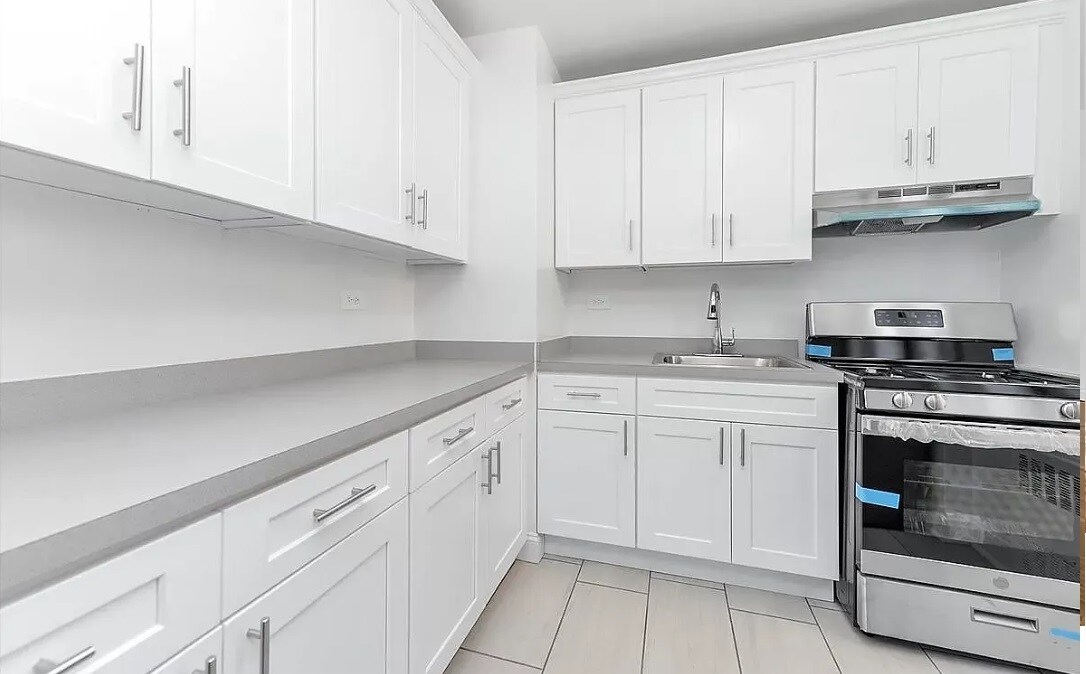 140 E 13th St, Unit 4B in New York, NY - Building Photo