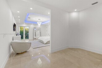 6290 SW 130th Ter in Pinecrest, FL - Building Photo - Building Photo