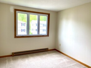 4 Beth Ct in New Britain, CT - Building Photo - Building Photo