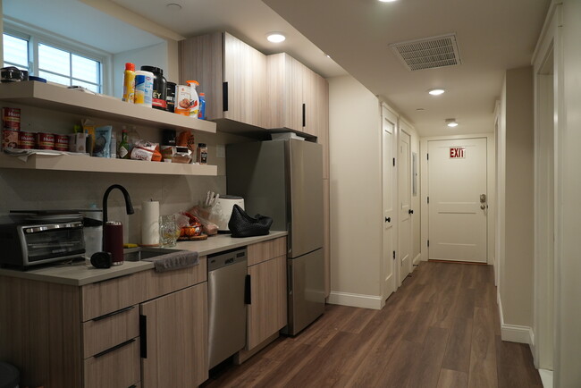 701 E 2nd St, Unit A in Boston, MA - Foto de edificio - Building Photo