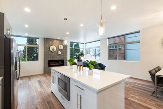 1724 NW 64th St in Seattle, WA - Building Photo - Building Photo