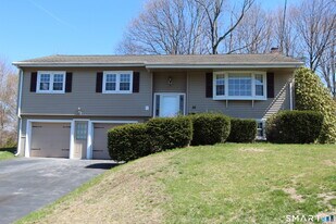 32 Lexington Cir in Newington, CT - Building Photo