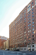 310 W 72nd St in New York, NY - Building Photo - Building Photo