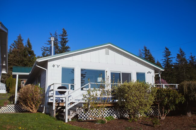 2581 Island View Ln in Lummi Island, WA - Building Photo - Building Photo