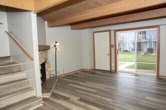 363 Meadow Green Ln in Round Lake Beach, IL - Building Photo - Building Photo